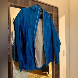 Mountain Hardwear Women’s Blue Raincoat